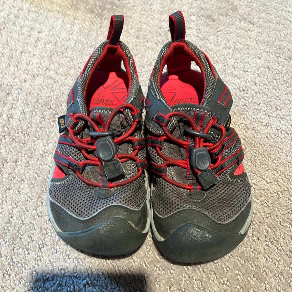 Teva toddler shoes. Size 8